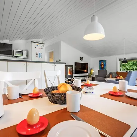 Danica - 500m From The Sea By Interhome